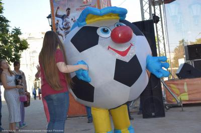 Рязанцы отпраздновали первую победу сборной России в центре города