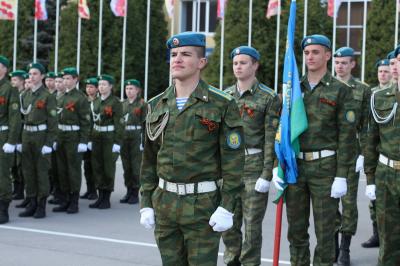 Юные патриоты прошли торжественным маршем в центре Рязани