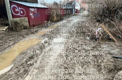 Рязанцы пожаловались на ужасную дорогу к школе в посёлке Мехзавода