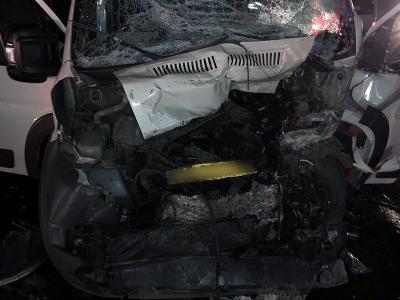 Появились фото с места столкновения маршрутки и КамАЗа близ Рыбного