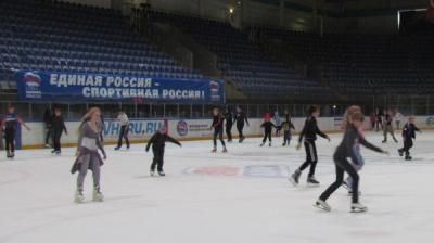Юные рязанцы бесплатно покатались на коньках 