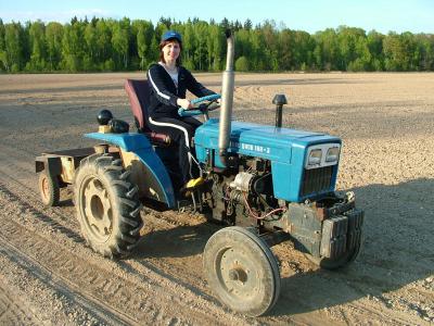 В весенней посевной в Рязанской области принимают участие студенческие отряды