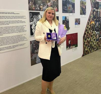 Рязанскому педагогу Елене Гроздевой вручили знак «Доброволец России»