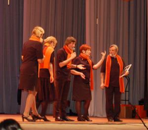 Организаторы фестиваля «Карусель-2009» подарили участникам дипломы и защитные маски