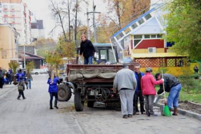 Депутаты облдумы озеленили Рязань
