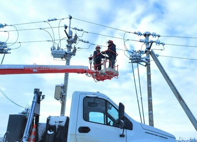 Более 130 энергетиков в круглосуточном режиме продолжают устранять последствия непогоды в Рязанской области