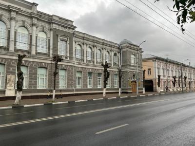 Мэрия Рязани объяснила обрезку деревьев на улице Ленина