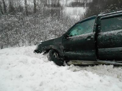 Toyota Land Cruiser протаранила «Ладу-Приору» близ Клепиков