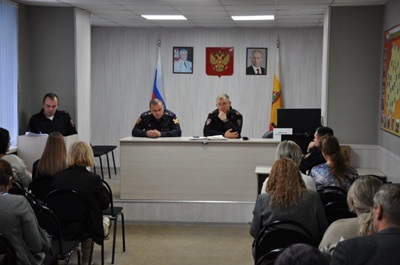 Рязанская полиция начала проводить собрания для учителей