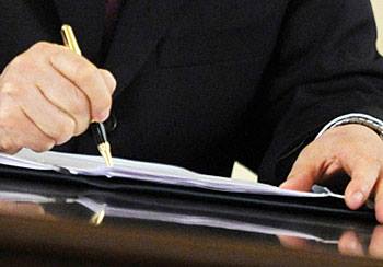 Олег Ковалёв велел тщательно расследовать причины пожара на Полетаевском рынке