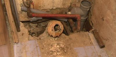 Ремонт канализации на улице Братиславской привёл к коллапсу