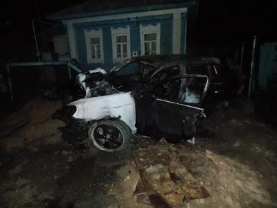 Два человека сгорели в разбившемся Porsche Cayenne в Ермишинском районе