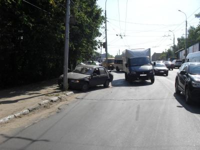 В Рязани «ГАЗель» вытолкнула Daewoo на опору линии электропередач