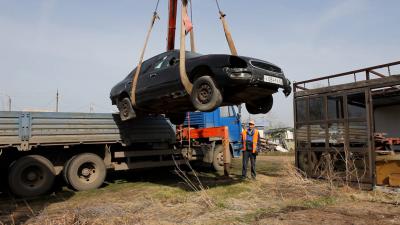 В Дашково-Песочне Рязани убрали брошенную легковушку