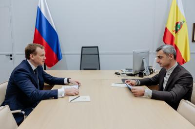 Павел Малков обсудил вопросы сотрудничества с гендиректором Корпорации МСП