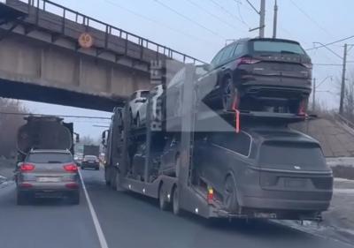 На Южной окружной дороге Рязани автовоз не смог проехать под путепроводом