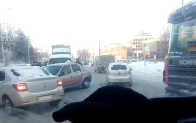 На Куйбышевском шоссе учебный автомобиль угодил в ДТП