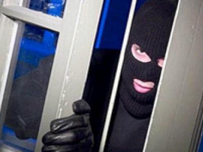 Михайловский вор забрался в квартиру через окно