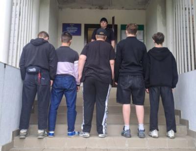 Полиция выяснила личности подростков, избивших мужчину в Рязани