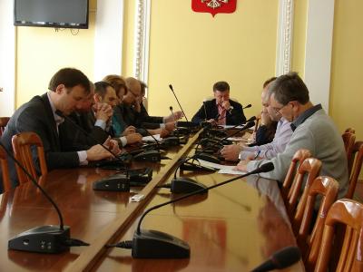 Депутаты Рязгордумы просят красить лавочки своевременно