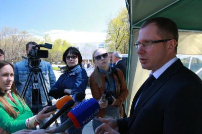 Евгений Межорин (справа)