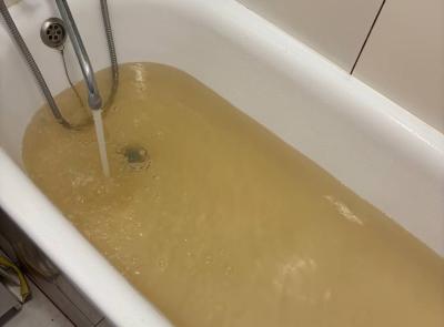 Рязанка пожаловалась на ржавую воду из-под крана