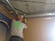 montazh-dvukhurovnevogo-natyazhnogo-potolka.jpg title=