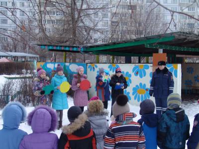 Рязанским малышам рассказали про важность светоотражающих элементов на одежде