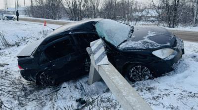 В Ряжске Mitsubishi Lancer протаранил столб, пострадали два пассажира