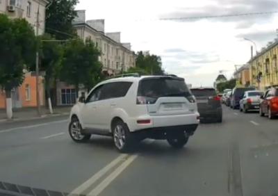 В Рязани водитель внедорожника пересёк двойную сплошную