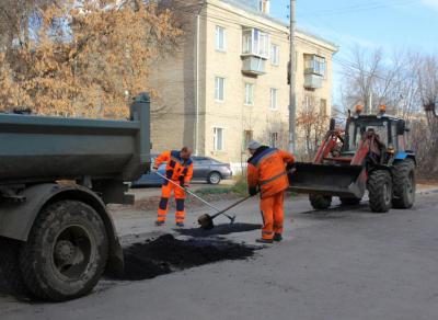 Ещё на 12 улицах Рязани заделали аварийные ямы