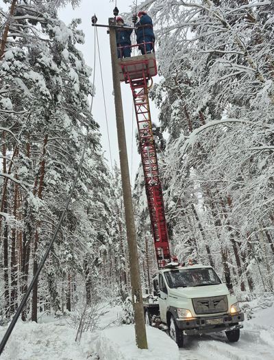 Работы по восстановлению электроснабжения в Солотче будут вести круглосуточно