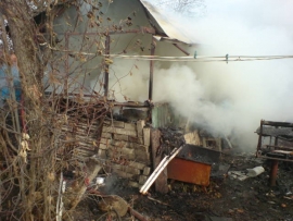 В районах области от огня пострадали Jeep Cherokee и хозпостройка
