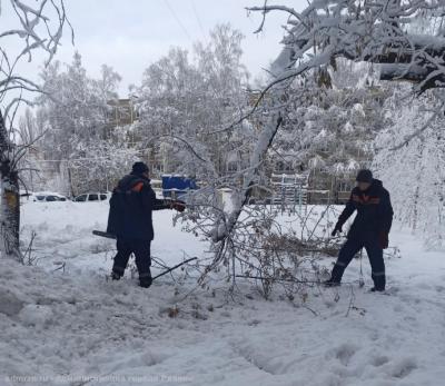 В Рязани продолжают ликвидировать последствия снегопада