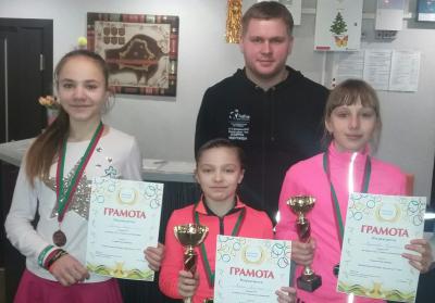 Василисса Куприянова (крайняя справа)