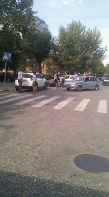 В центре Рязани мотоцикл влетел в Renault Logan