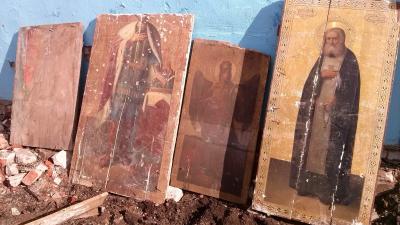 В одной из старых рязанских школ нашли спрятанные почти 80 лет назад иконы