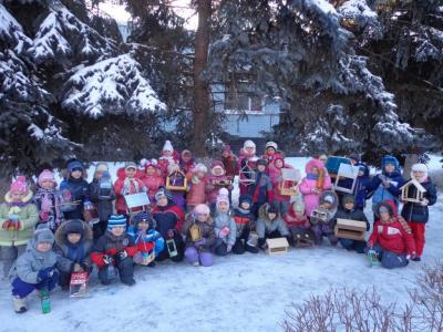 Юные рязанцы оборудовали столовые для пернатых 