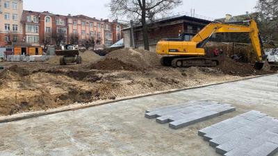 В Нижнем городском саду в Рязани начали укладку гранита