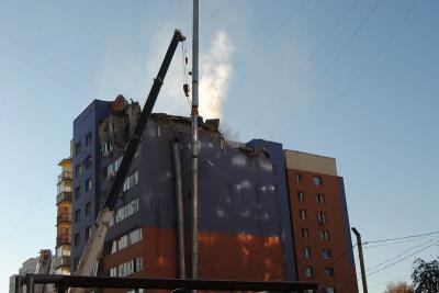 Жильцы дома №4 в 1-м Осеннем переулке дежурят возле квартир