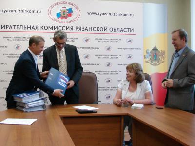 «Единая Россия» подала в облизбирком список кандидатов в депутаты Рязоблдумы