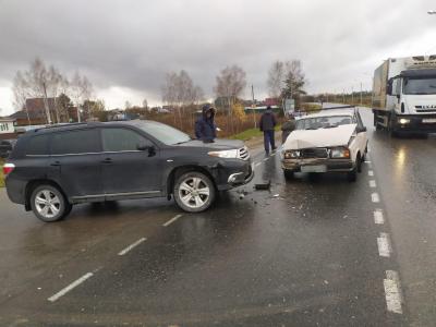 Под Рязанью Toyota не уступила «семёрке», пострадала пенсионерка