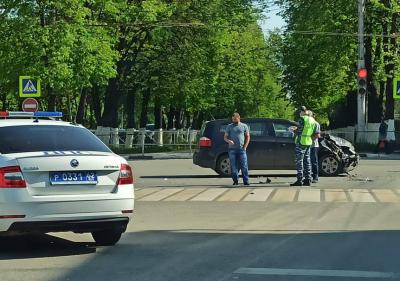 В центре Рязани столкнулись две иномарки