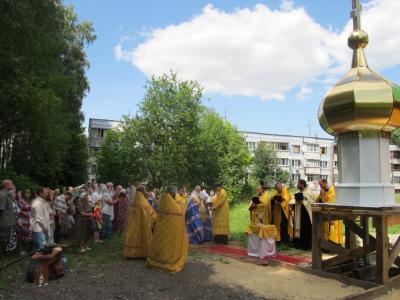 Освящены купол и крест строящегося храма в Турлатово