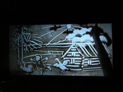 Юным рязанцам показали песочное шоу на военную тематику