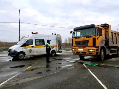 По аварийному мосту через Оку в Рязани продолжают ездить перегруженные фуры 