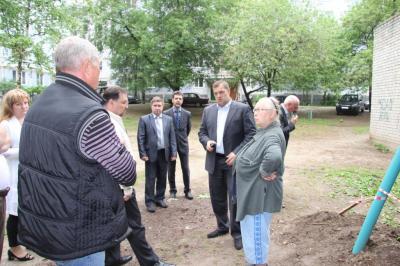 Виталий Артёмов лично контролирует установку в Рязани детских площадок