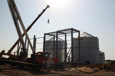 Олег Ковалёв оценил, как ведётся строительство элеватора в Ухоловском районе