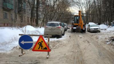 Коммунальщики расчищают в Рязани остановки и пешеходные переходы
