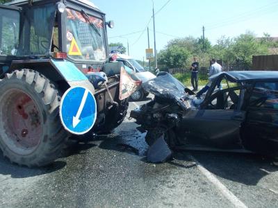 Под Рязанью молодой человек за рулём ВАЗ-2112 не заметил трактор